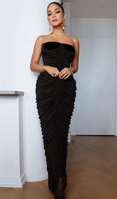 TRÄGERLOSES PLISSEE-KLEID IN SCHWARZ